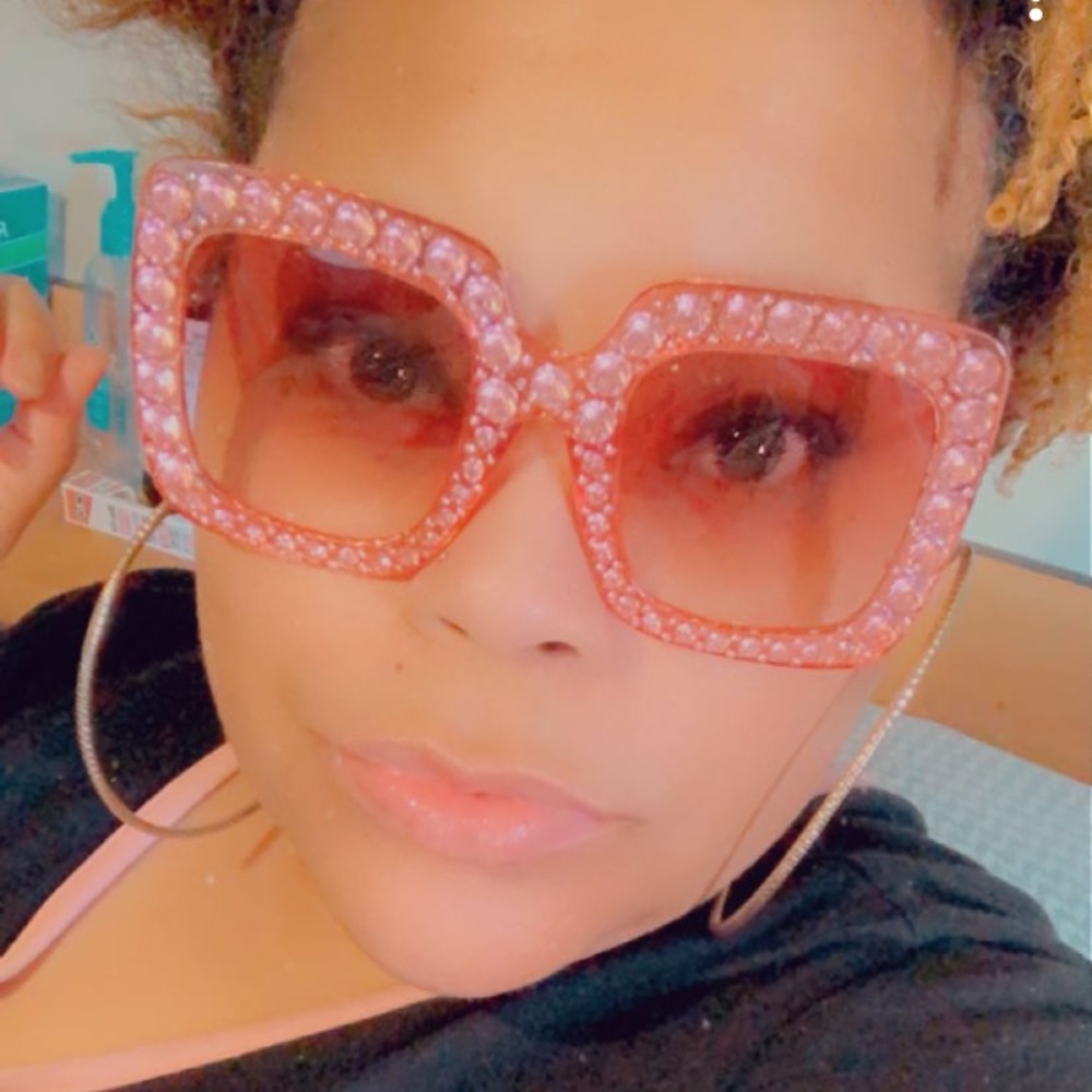 Pink diamond studs sunglasses 😎